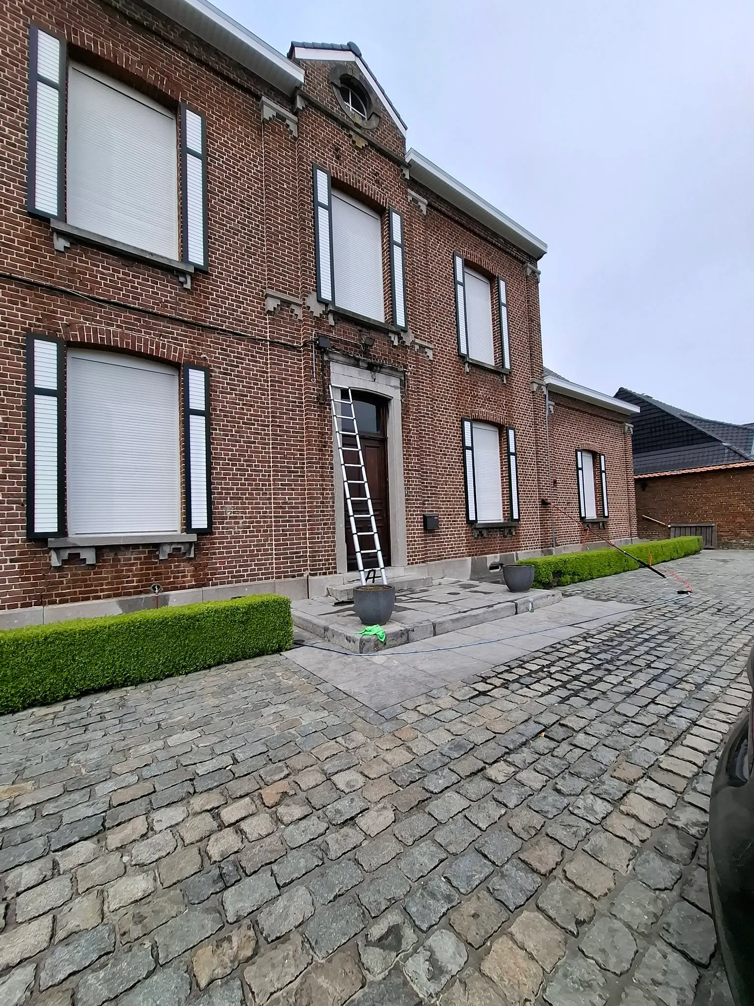Réalisation Makclean — Nettoyage de vitres en hauteur à Anvaing