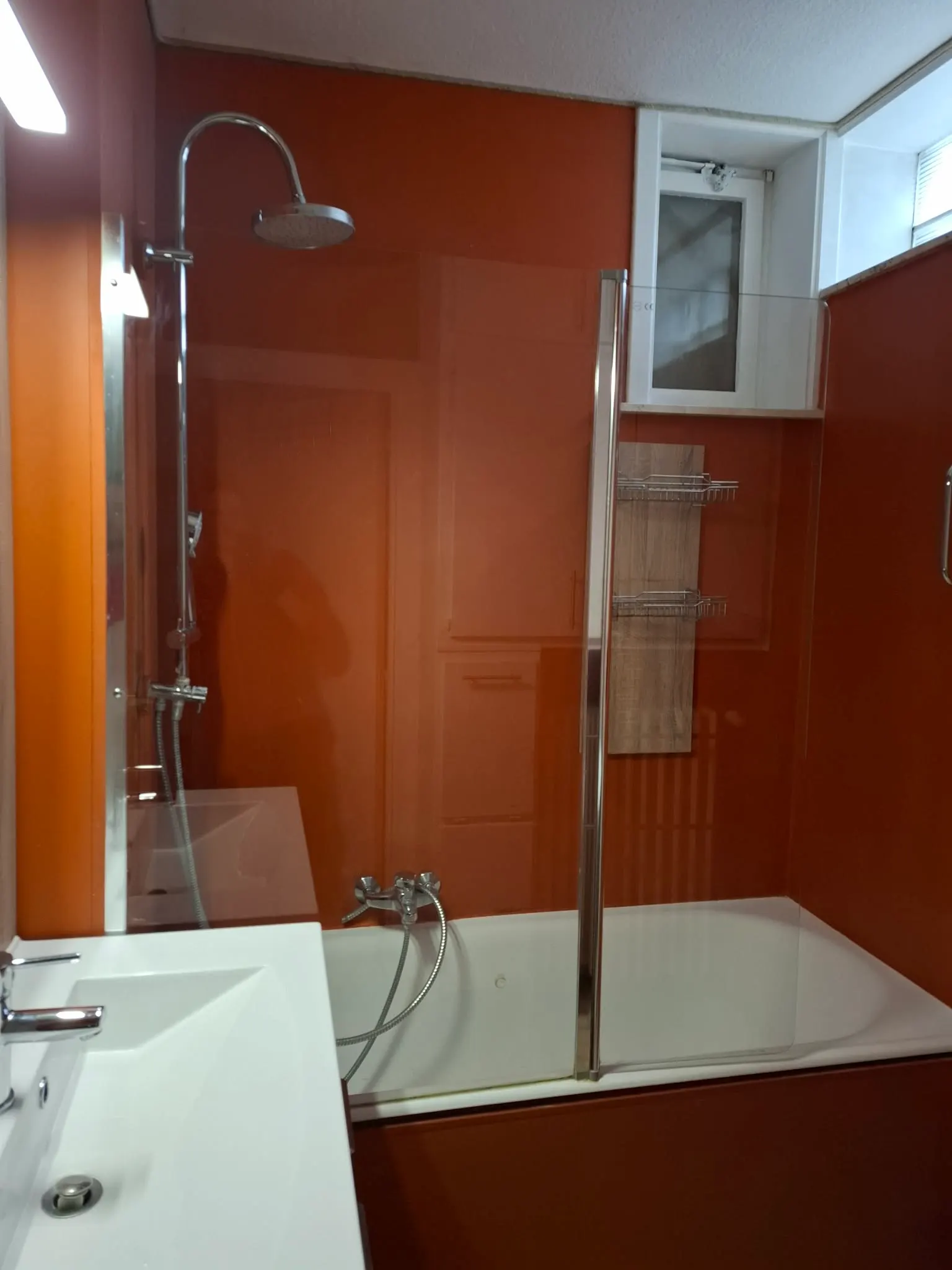 Réalisation Makclean — Nettoyage complet d’une salle de bain à Ath